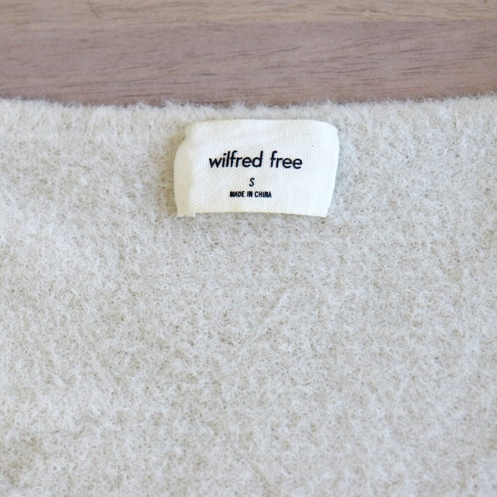 Aritzia Hush Knit Sweetheart sweater in silver birch (S) - Picture 5 of 5